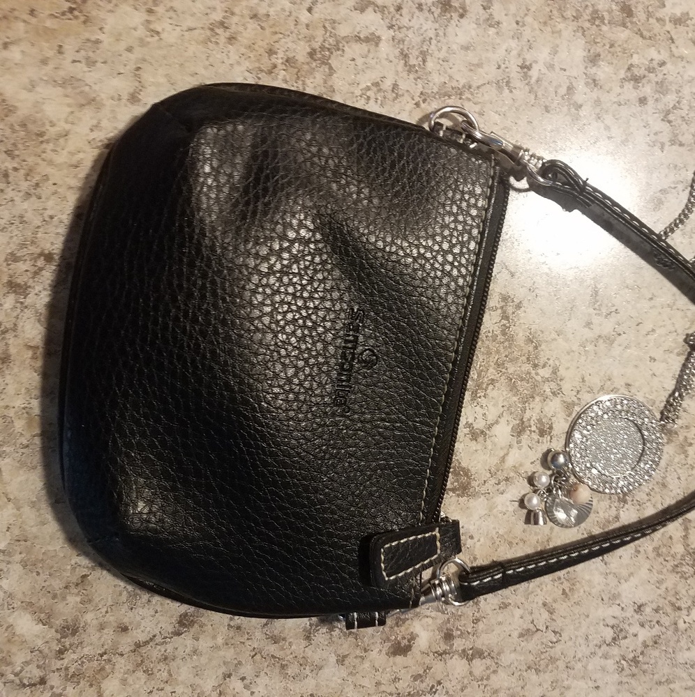 Samsonite black leather wristlet